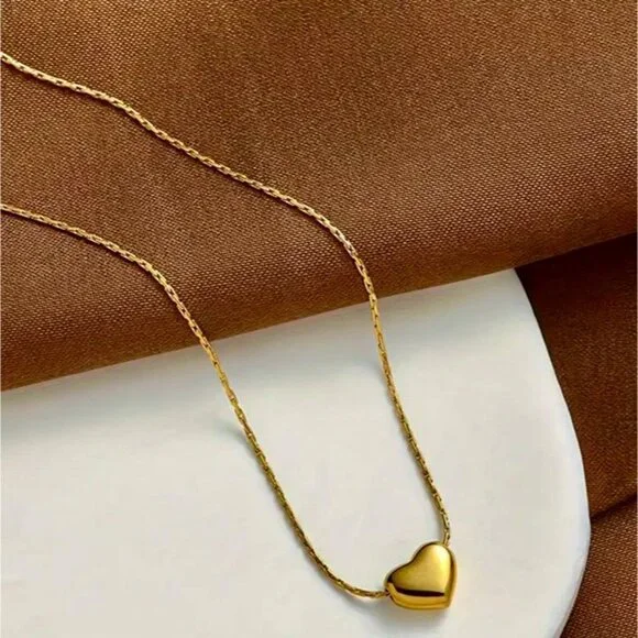 Dainty 18K Gold Plated Heart Pendant Necklace - Picture 3 of 3